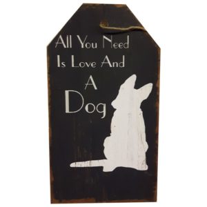 Tekstbord - "All you need is love and a dog