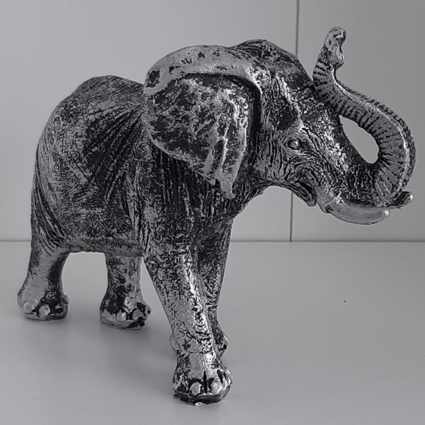beeldje olifant in zilverkleur 12 cm hoog